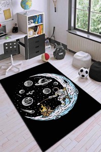 Siyah Kaymaz Taban Uzay Tema Astronotlu Çocuk Halısı AR1157 Siyah Kaymaz Taban Uzay Tema Astronotlu Çocuk Halısı AR1157