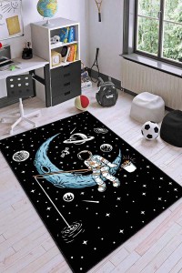 Siyah Kaymaz Taban Uzay Tema Astronotlu Çocuk Halısı AR1159 Siyah Kaymaz Taban Uzay Tema Astronotlu Çocuk Halısı AR1159