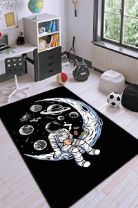 Siyah Kaymaz Taban Uzay Tema Astronotlu Çocuk Halısı AR1162 Siyah Kaymaz Taban Uzay Tema Astronotlu Çocuk Halısı AR1162