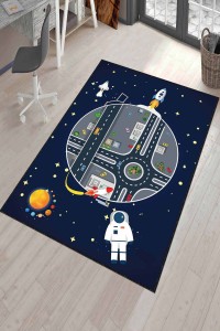 Lacivert Kaymaz Tabanlı Uzay Astronotlu Çocuk Halısı AR323 Lacivert Kaymaz Tabanlı Uzay Astronotlu Çocuk Halısı AR323