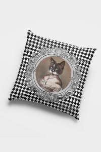 Kedi Kıyafetli Hayvanlar Çift Taraflı Kırlent Kılıfı KRL925 Kedi Kıyafetli Hayvanlar Çift Taraflı Kırlent Kılıfı KRL925