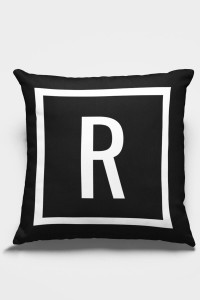 Çift Taraflı Siyah R Harfli Yastık Kırlent Kılıfı KRL612 Çift Taraflı Siyah R Harfli Yastık Kırlent Kılıfı KRL612