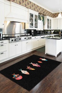 Siyah Kaymaz Tabanlı Yıkanabilir Balıklı Mutfak Halısı AR146 Siyah Kaymaz Tabanlı Yıkanabilir Balıklı Mutfak Halısı AR146