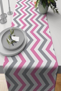 Pembe Zigzaglı Desen Premium Masa Örtüsü Runner RNR304 Pembe Zigzaglı Desen Premium Masa Örtüsü Runner RNR304