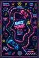 Siyah Yarış Pisti Ve Race Tıme Yazılı Dijital Baskılı Oyuncu Halısı Siyah oyuncu halısı üzerinde kıvrımlı yarış pisti, spor otomobiller, damalı bayraklar ve race tıme yazısı yer alır