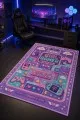 Çok renkli oyuncu halısında girl gamer yazısı, oyun kumandası, kulaklık, klavye ve kalp motifleri görülür
