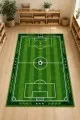Yeşil Futbol Sahası Desenli Dikdörtgen Çocuk Odası Halısı Yeşil futbol sahası çizgileri, kale ve top motifleri bulunan dikdörtgen çocuk odası halısı