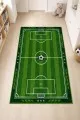 Yeşil Futbol Sahası Desenli Dikdörtgen Çocuk Odası Halısı Yeşil futbol sahası çizgileri, kale ve top motifleri bulunan dikdörtgen çocuk odası halısı