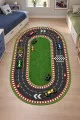 Yarış Pisti Desenli Oval Çocuk Odası Oyun Halısı Tasarımı Çok renkli oval çocuk odası oyun halısı üzerinde yarış otomobilleri, pit stop, koniler ve başlangıç bitiş daması