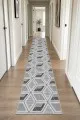 Mutfak geçişinde açık gri zeminli, siyah çizgili geometrik desenli modern koridor yolluğu