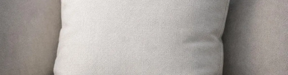 Sade Kırlent Kılıflarıyla Minimal Salon Dekoru Sade Kırlent Kılıflarıyla Minimal Salon Dekoru