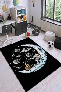 Siyah Kaymaz Taban Uzay Tema Astronotlu Çocuk Halısı AR1157 Siyah Kaymaz Taban Uzay Tema Astronotlu Çocuk Halısı AR1157
