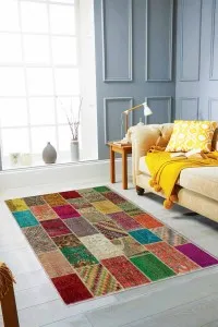 Çok Renkli Patchwork Kaymaz Tabanlı Dekoratif Halı RV221 Çok Renkli Patchwork Kaymaz Tabanlı Dekoratif Halı RV221