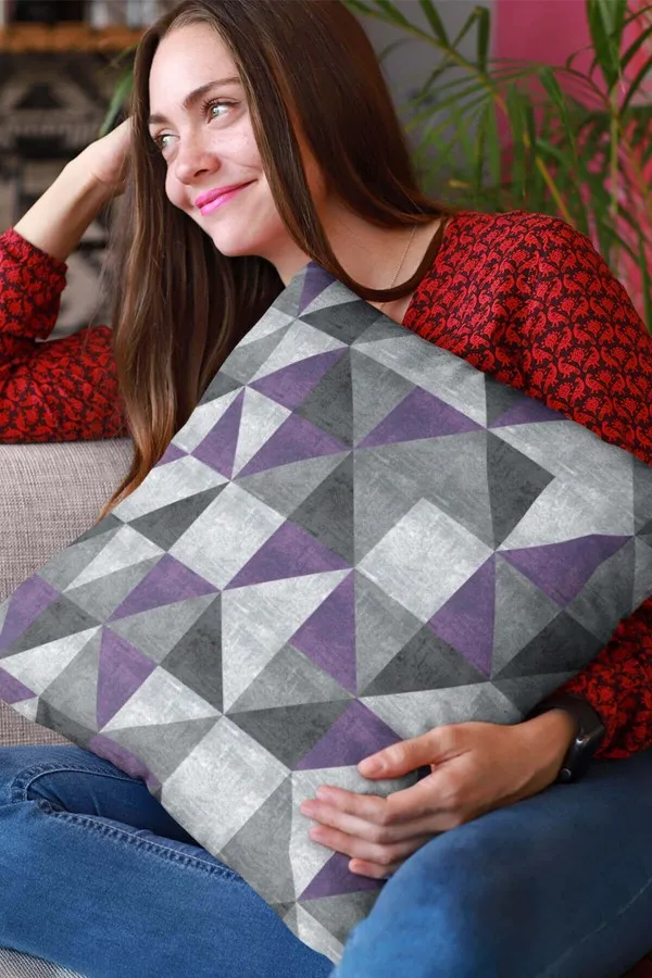 Geometrik Desenli Yastık Kılıfı Mor Geometrik Desenli Çift Taraflı Kırlent Kılıfı KRL381