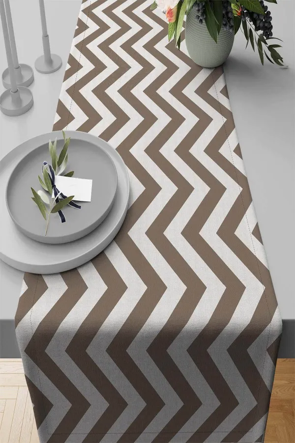 Değişik Ranır Modelleri Kahverengi Zigzag Desenli Premium Masa Örtüsü Runner RNR138