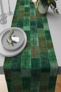 Yeşil Patchwork Desenli Premium Masa Örtüsü Runner RNR295 Yeşil Patchwork Desenli Premium Masa Örtüsü Runner RNR295